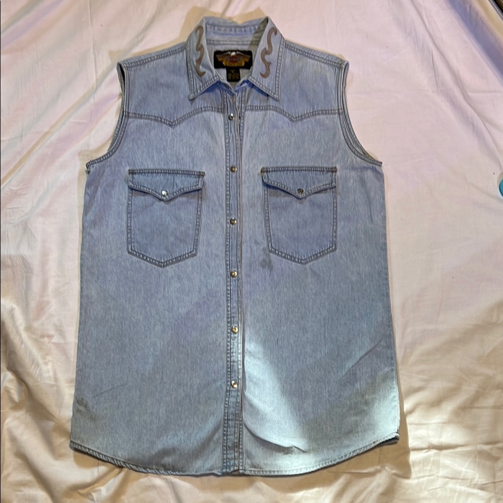 Harley Davidson women’s sleeveless snap front denim shirt with small stain,sz.XL